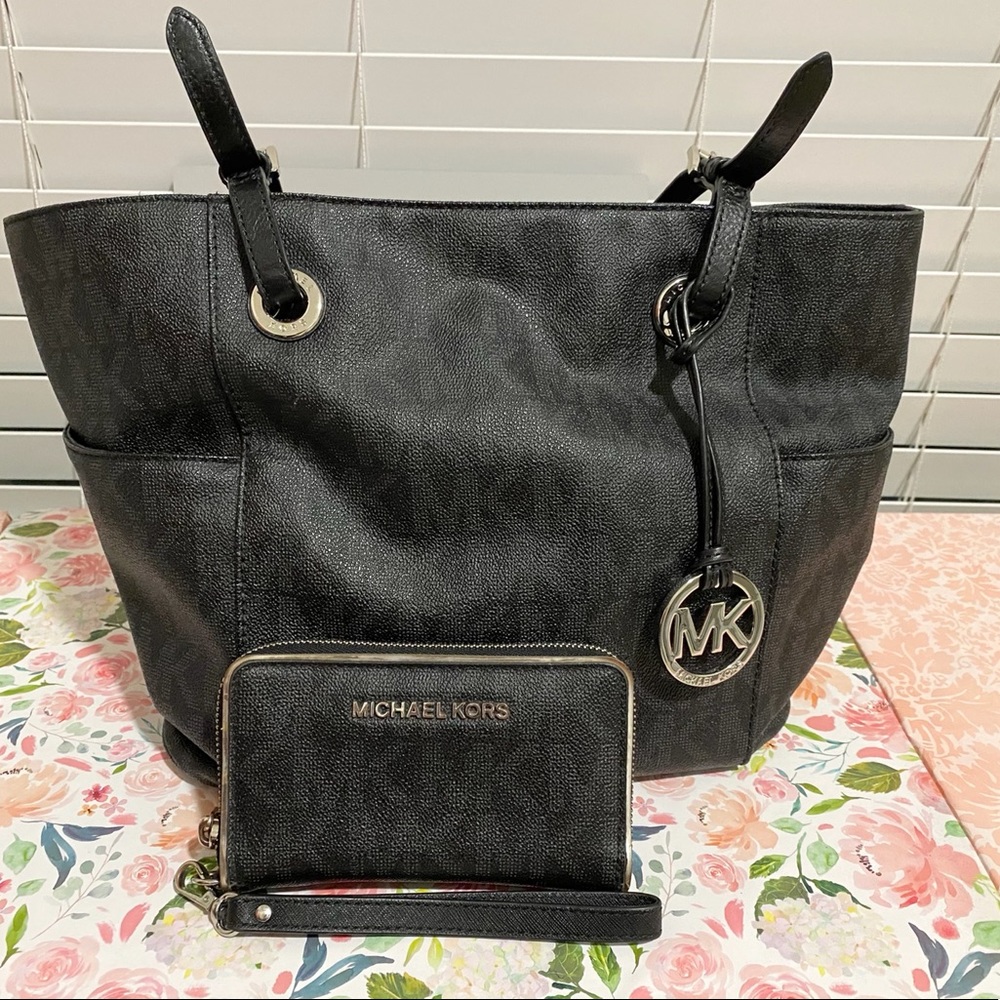 Michael Kors Signature Jet Set Leather Tote/Wallet
